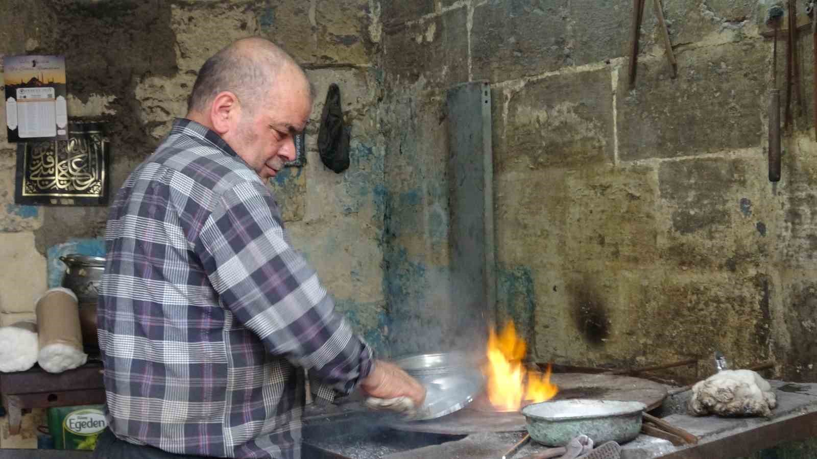 cocuk yasta basladigi kalayciligi 50 yildir surduruyor 1 iFIOlBXB