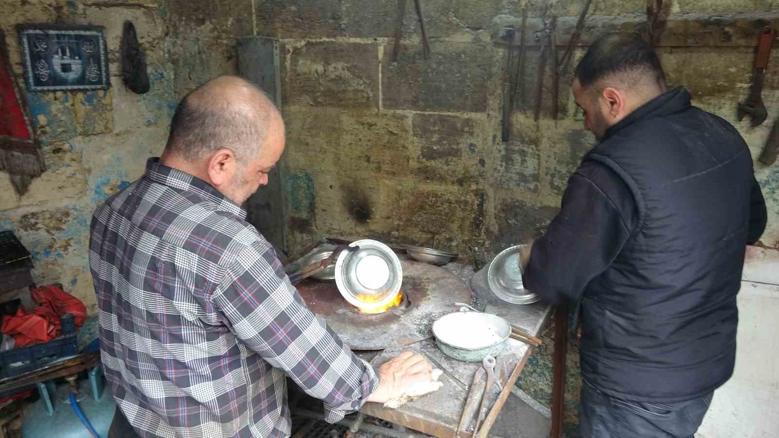 cocuk yasta basladigi kalayciligi 50 yildir surduruyor 3