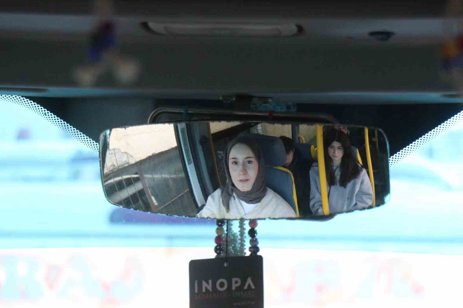 Çocuk yaşta muavinlik yaparak başladı, şimdi minibüs direksiyonunda kadınlara ilham oluyor 5 cocuk yasta muavinlik yaparak basladi simdi minibus direksiyonunda kadinlara ilham oluyor 1 UPDAWye6