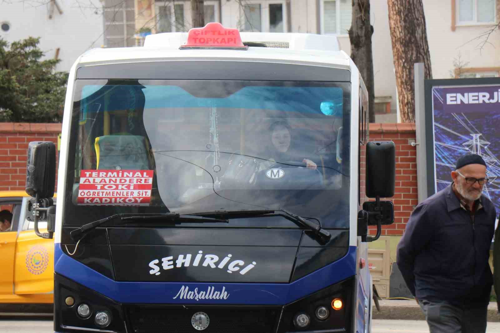 Çocuk yaşta muavinlik yaparak başladı, şimdi minibüs direksiyonunda kadınlara ilham oluyor 6 cocuk yasta muavinlik yaparak basladi simdi minibus direksiyonunda kadinlara ilham oluyor 2 UA6RpQIe