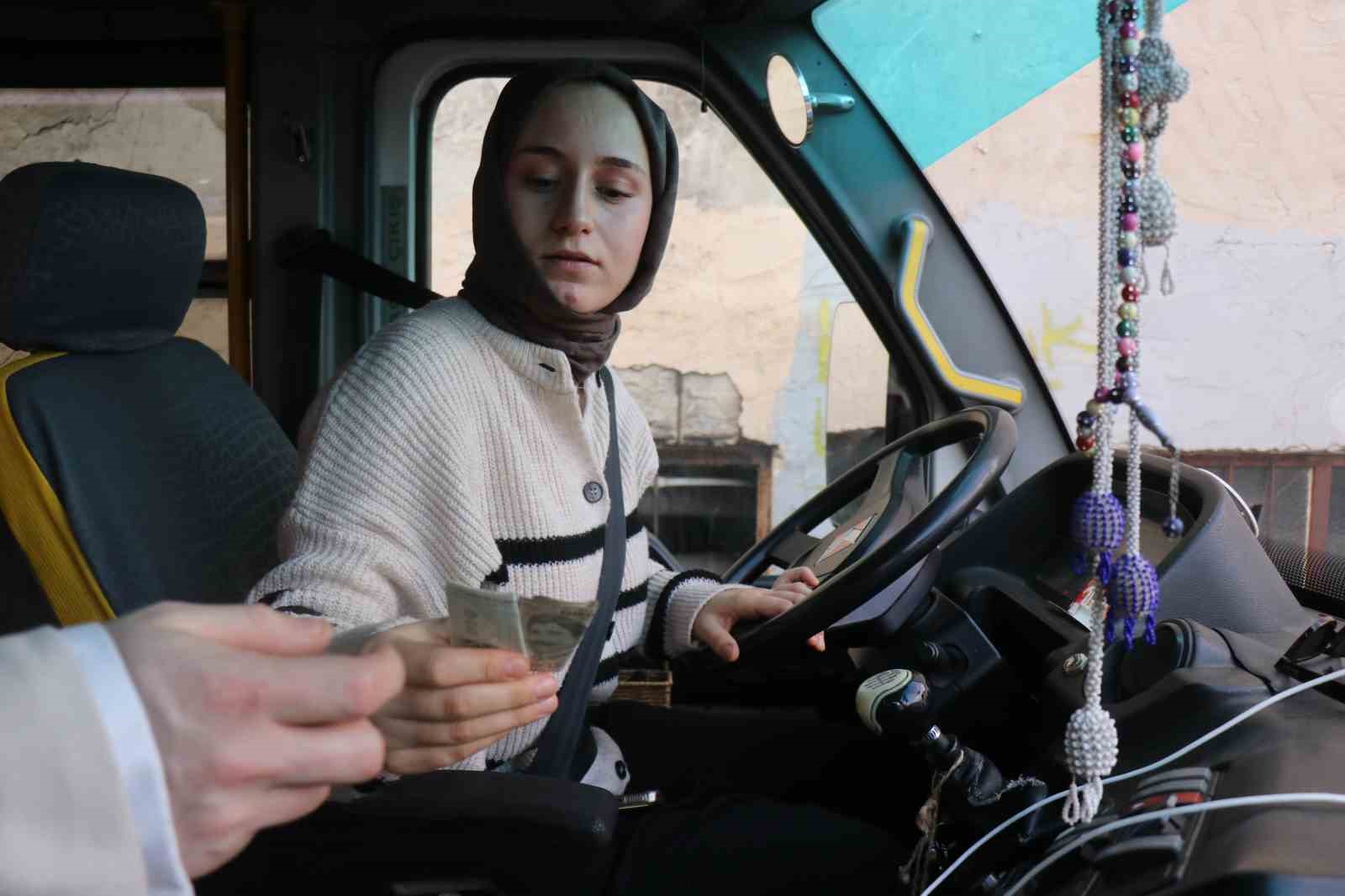 Çocuk yaşta muavinlik yaparak başladı, şimdi minibüs direksiyonunda kadınlara ilham oluyor 7 cocuk yasta muavinlik yaparak basladi simdi minibus direksiyonunda kadinlara ilham oluyor 3 zS6v2aKN