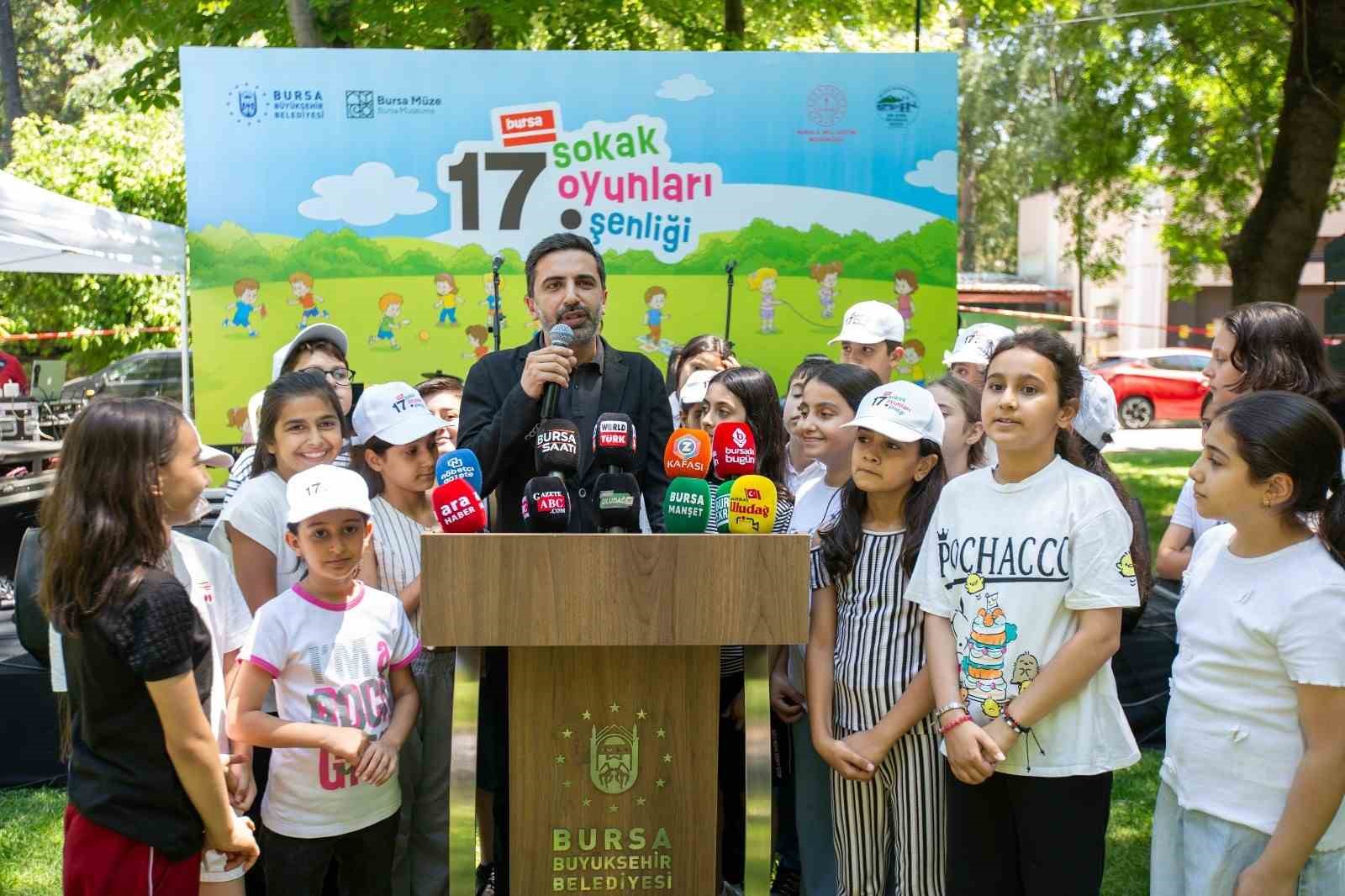 cocuklar eskimeyen oyunlarla doyasiya eglendiler 0 H7IT6aAv