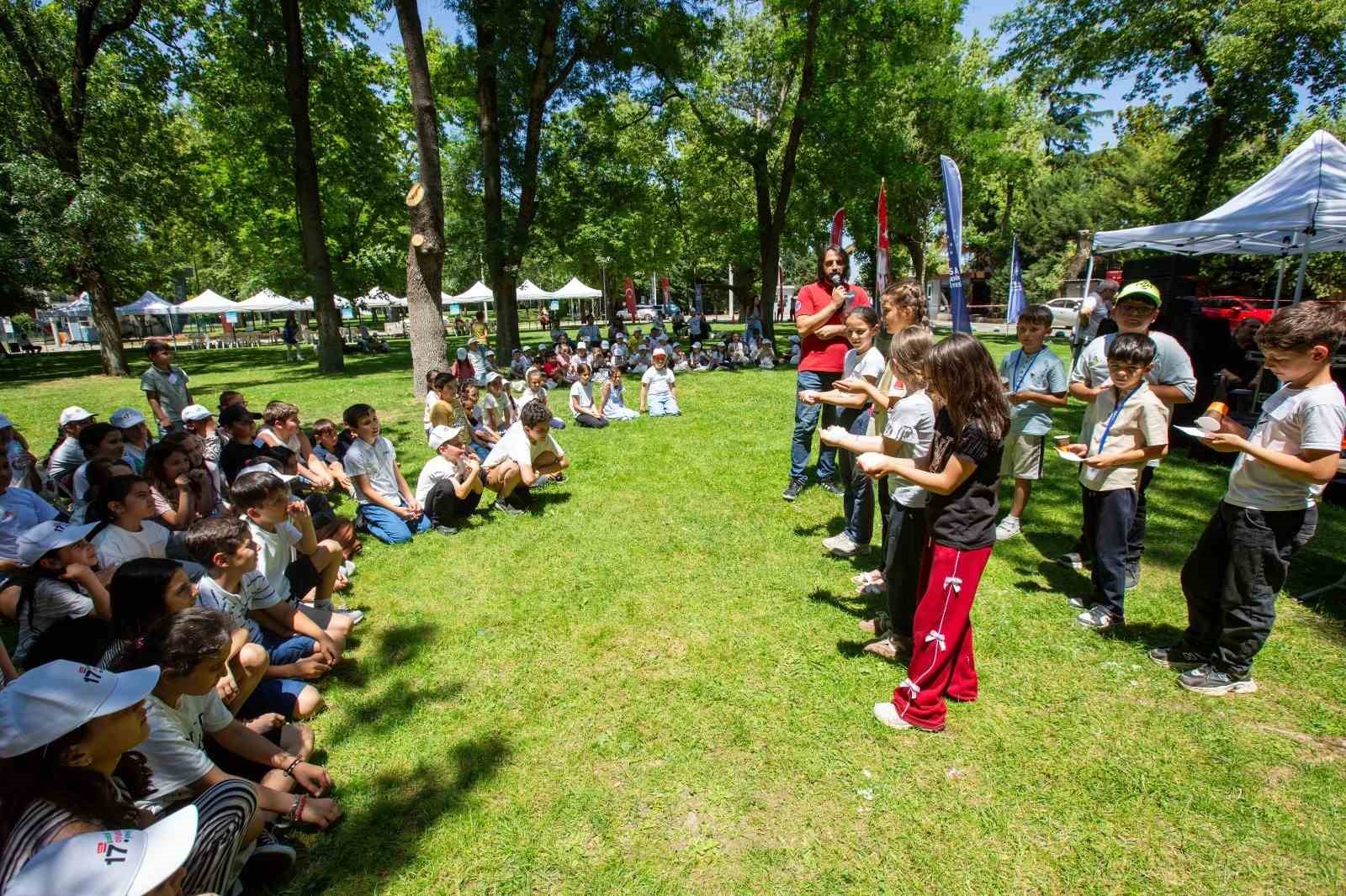 cocuklar eskimeyen oyunlarla doyasiya eglendiler 1 vZ6qvNAW