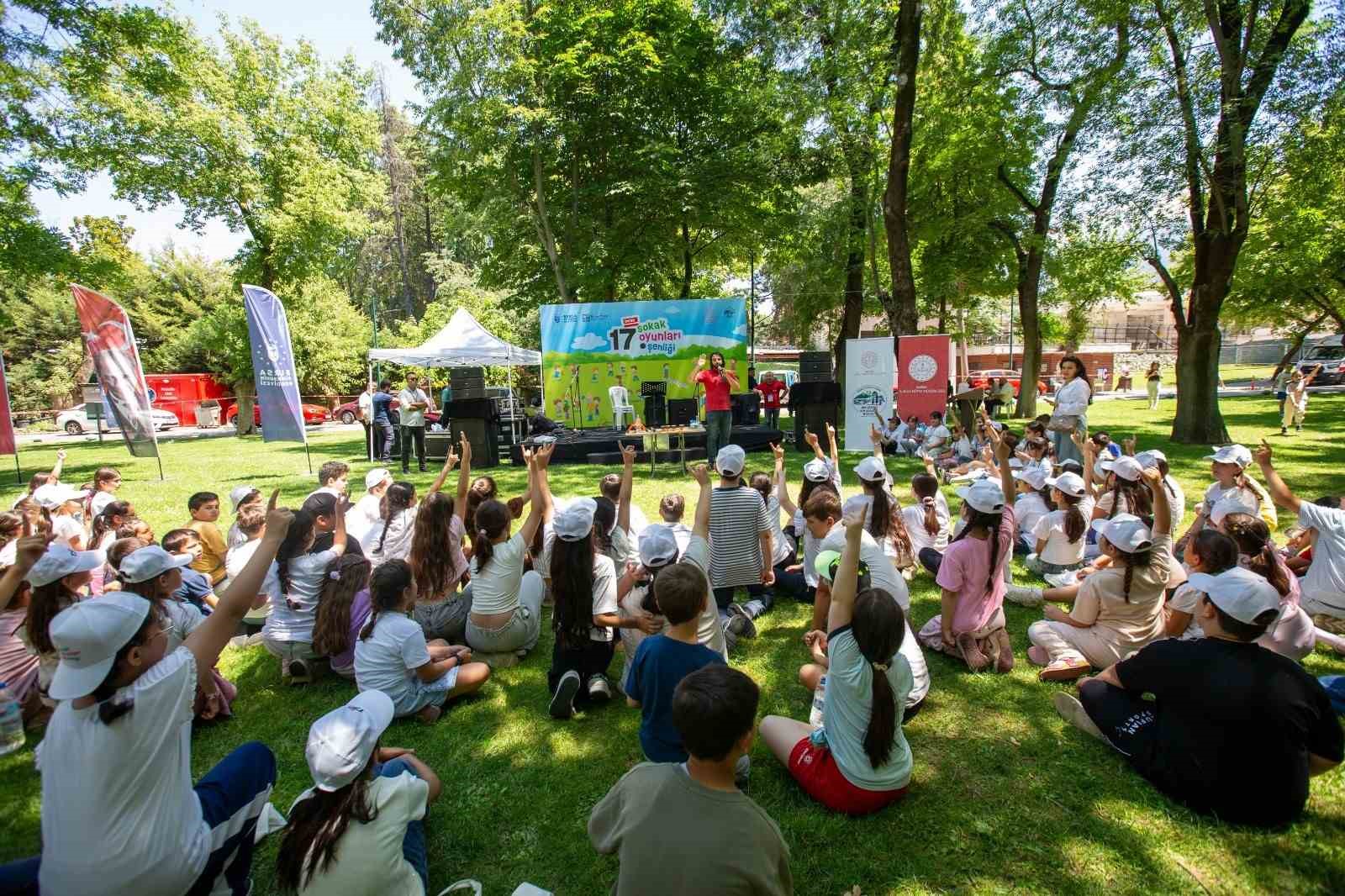 cocuklar eskimeyen oyunlarla doyasiya eglendiler 2 jGIREafm