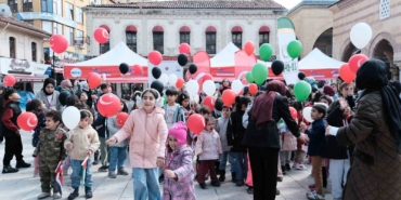 cocuklar-filistin-icin-yazdiklari-mektuplari-balonlarla-gokyuzune-birakti-HTPrYYN5.jpg