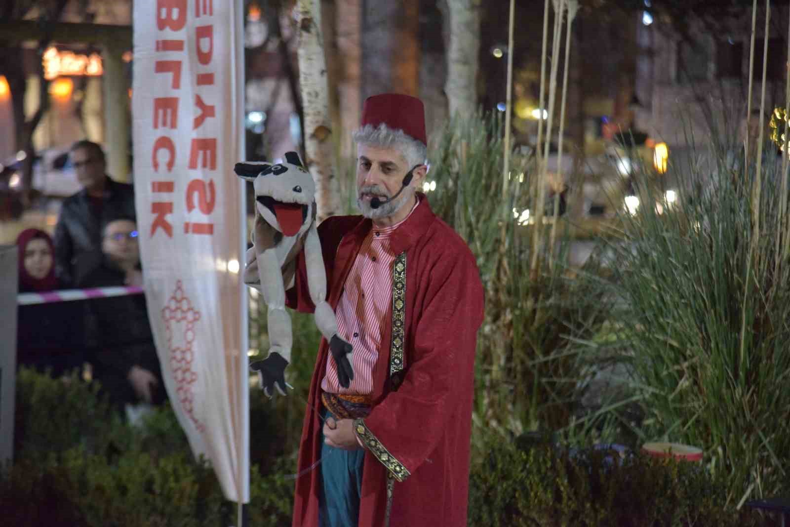 Çocuklar geleneksel ’Ramazan Şenlikleri’nde gönüllerince eğlendi 7 cocuklar geleneksel ramazan senliklerinde gonullerince eglendi 3 RArVv6Us