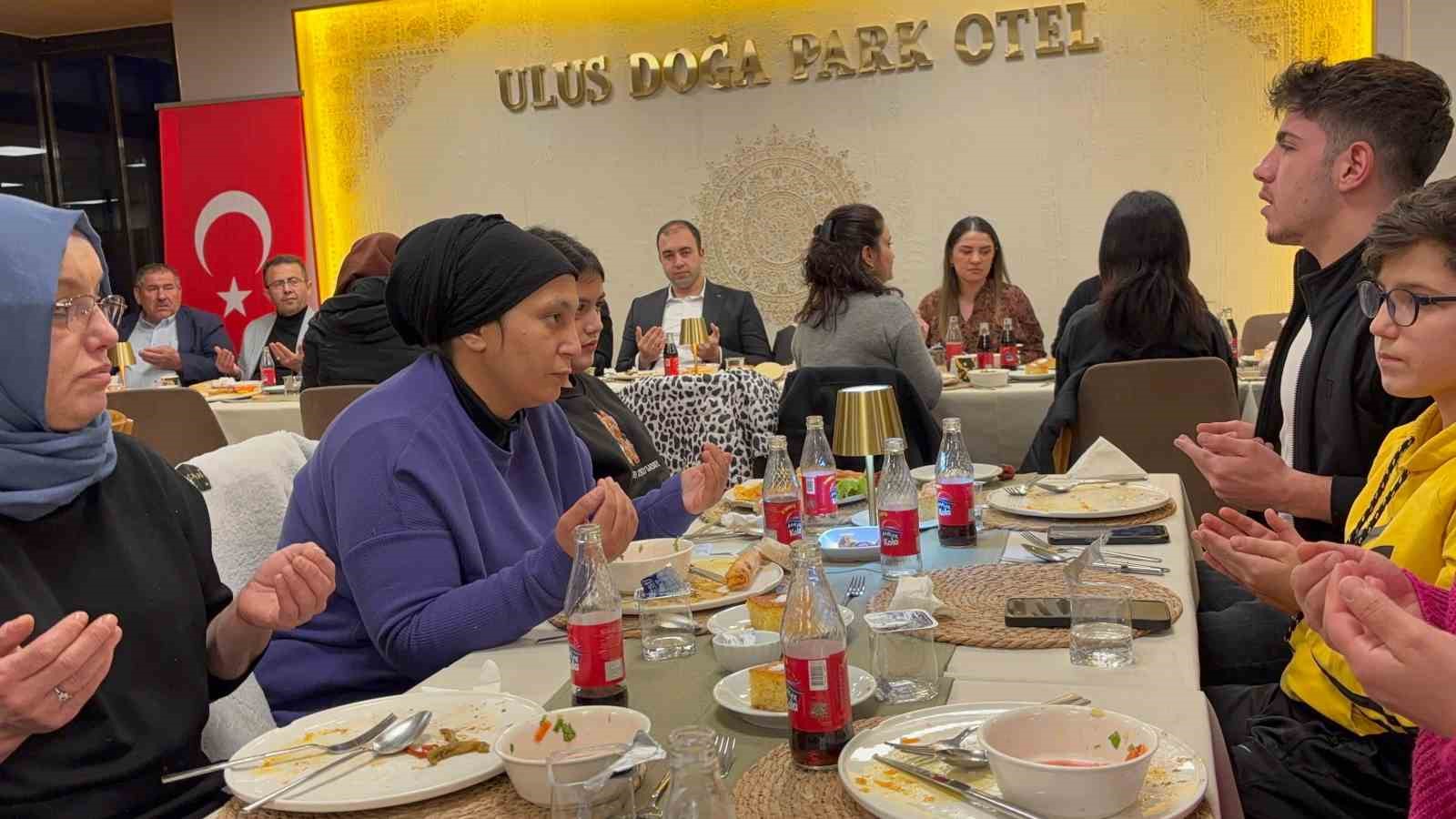 cocuklar ile protokol iftar sofrasinda bulustu 3 Pg5IgUny