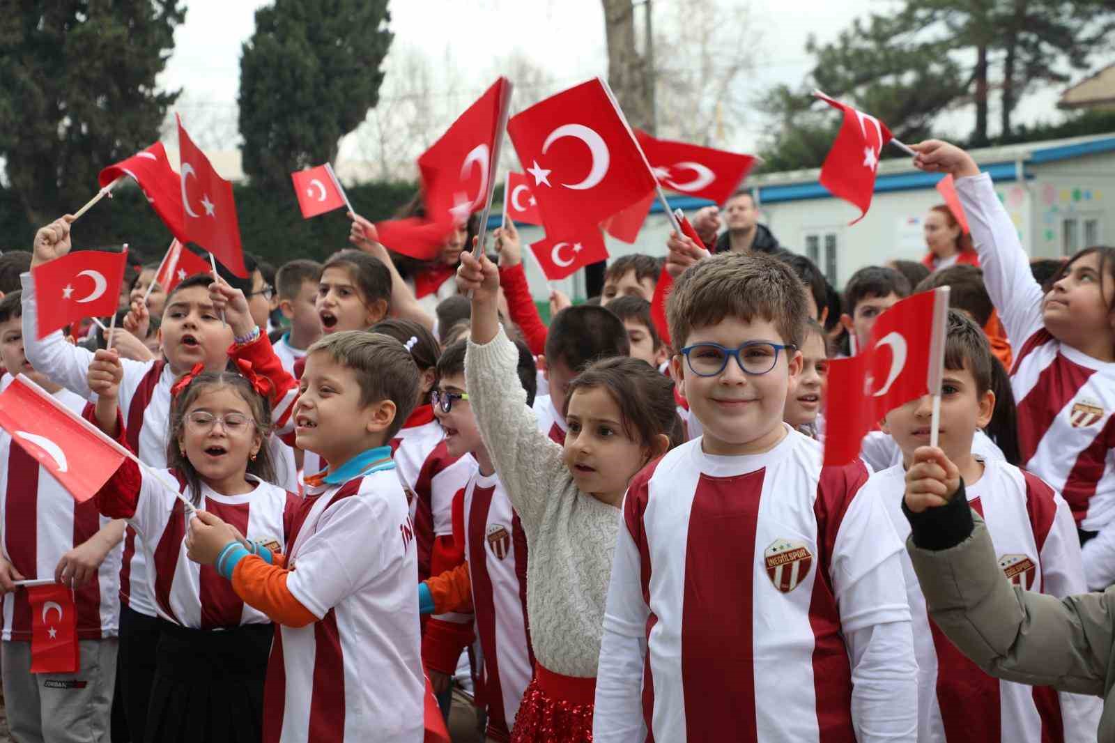cocuklar inegolspor formasiyla bulusuyor 4 ZgsN4EyY
