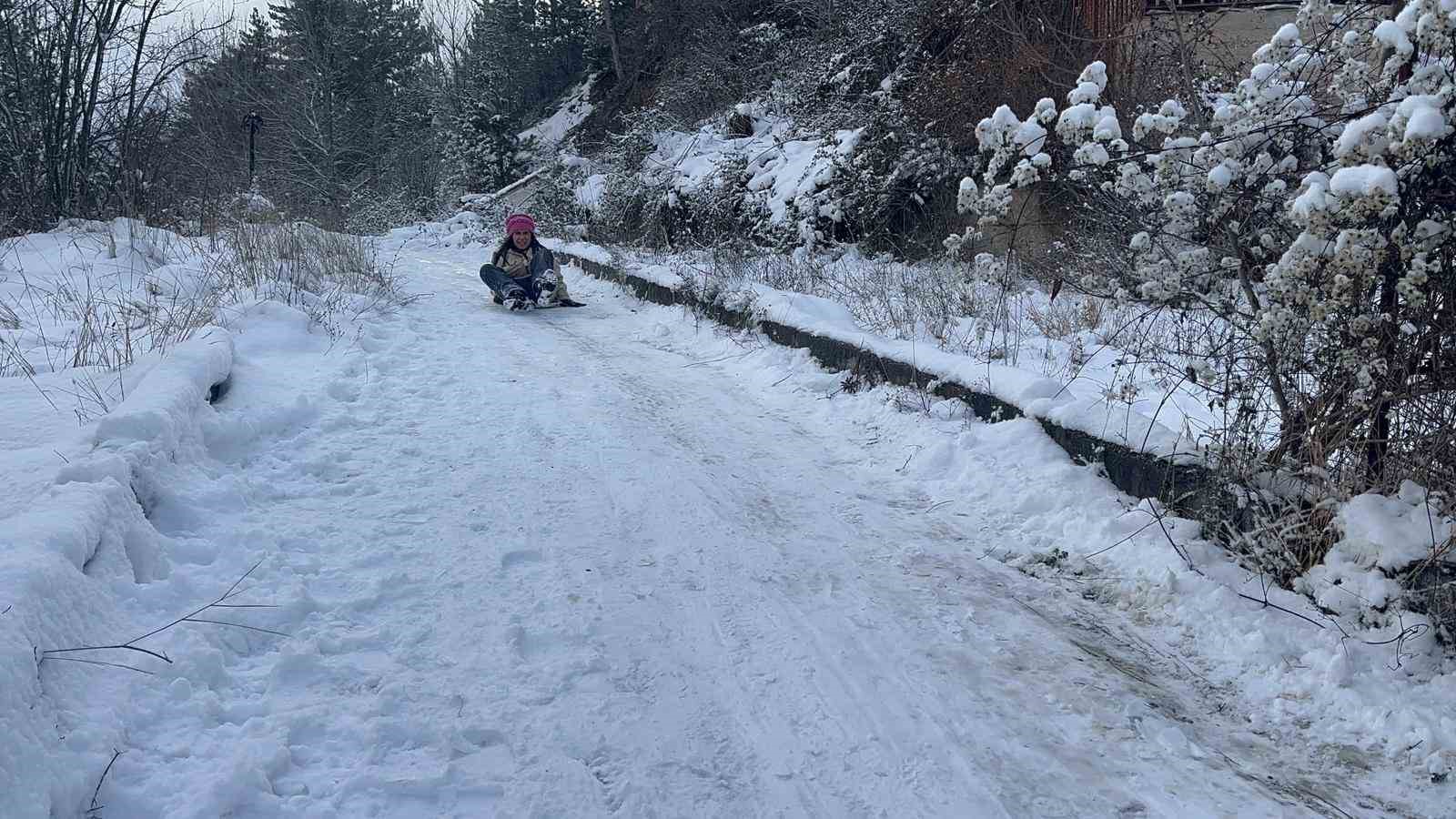 cocuklar karin tadini posetlerle kayarak cikardi 1 hsfQNTIF