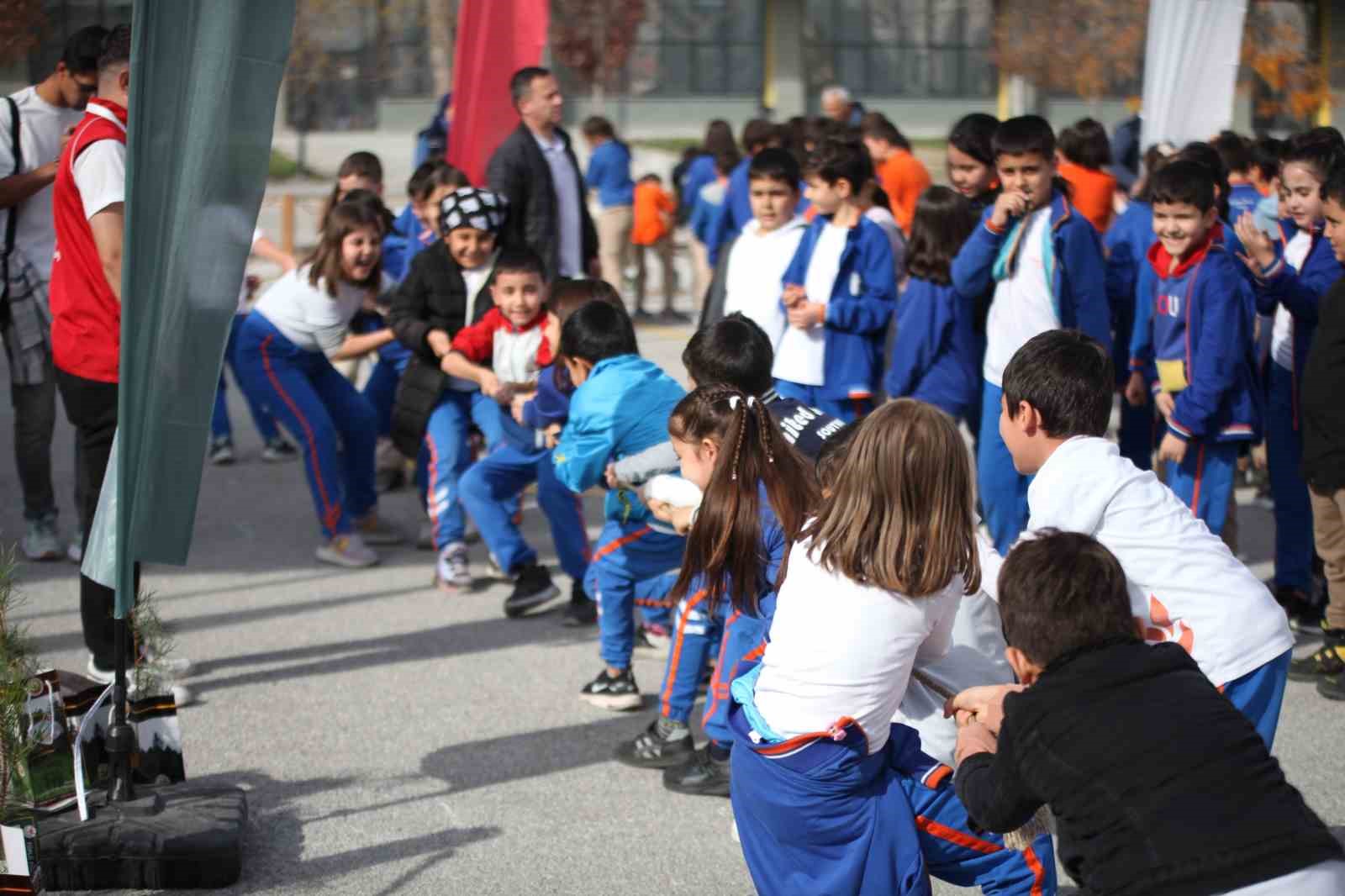 cocuklar pili bitmeyen oyunlarla eglendi 1 ktzag8aP