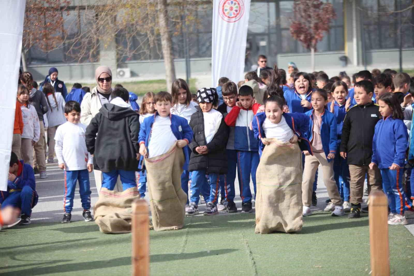 cocuklar pili bitmeyen oyunlarla eglendi 6 KGLe117c