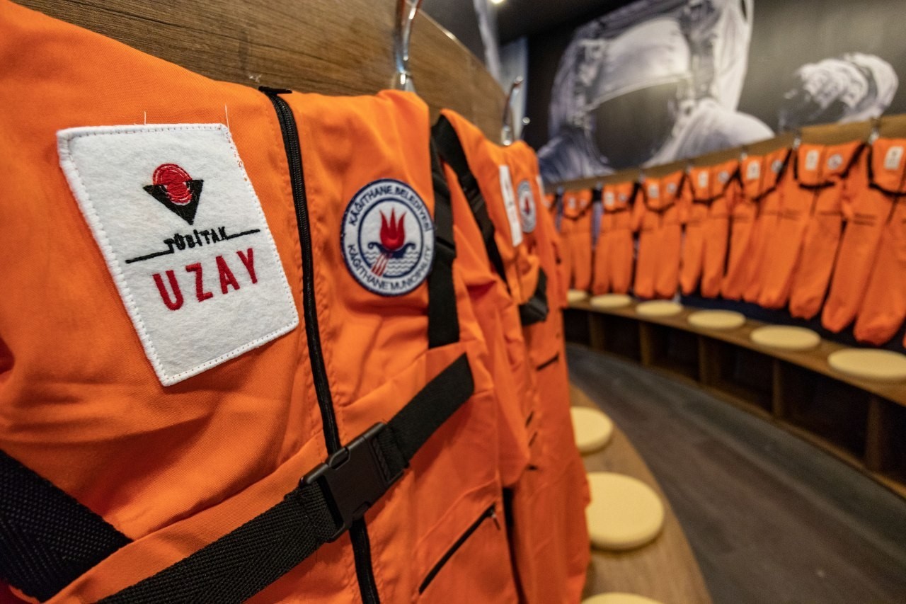 cocuklar uzayin gizemini el battani uzay evinde kesfediyor 3 cdSCqNY6