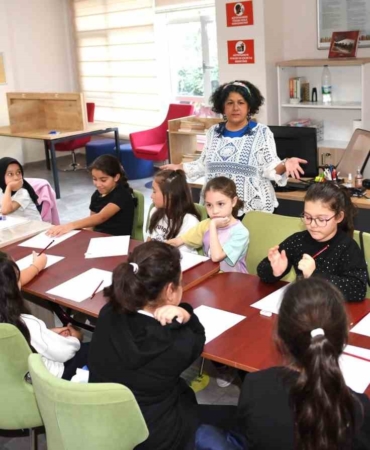 cocuklar-yeteneklerini-bu-atolyede-kesfediyor-Avb7mcSp.jpg