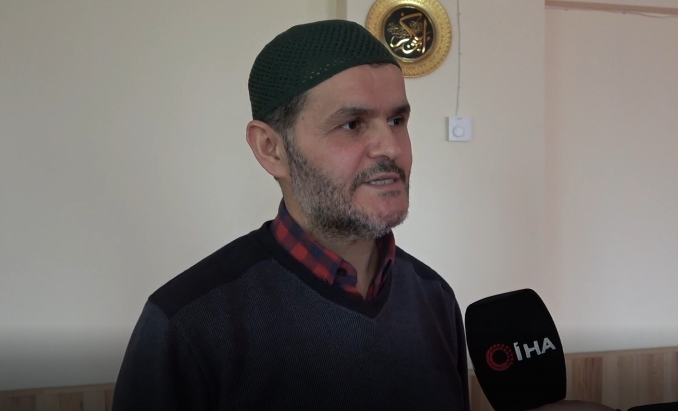 cocuklara muezzinlik ogretme tartismasinda imama yumruklu saldiri 0 ZzuATQKH
