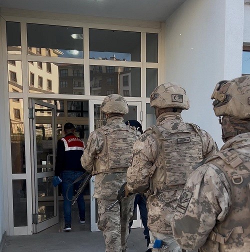 cocuklara sosyal medyadan molotof hazirlama egitimi veren sahislara operasyon 2 tutuklama 1 gfP4u4QW