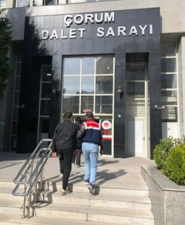 cocuklara-sosyal-medyadan-molotof-hazirlama-egitimi-veren-sahislara-operasyon-2-tutuklama-j5fi3HE9.jpg