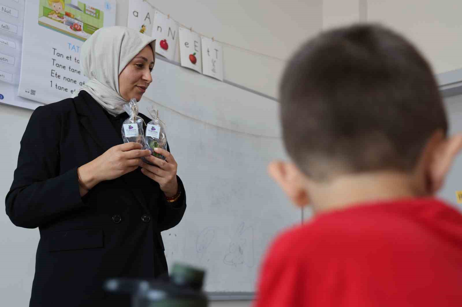 Çocuklarda el yıkamaya teşvik etmek için meyve şeklinde sabun tasarladı 7 cocuklarda el yikamaya tesvik etmek icin meyve seklinde sabun tasarladi 3 lYGGU9Fu