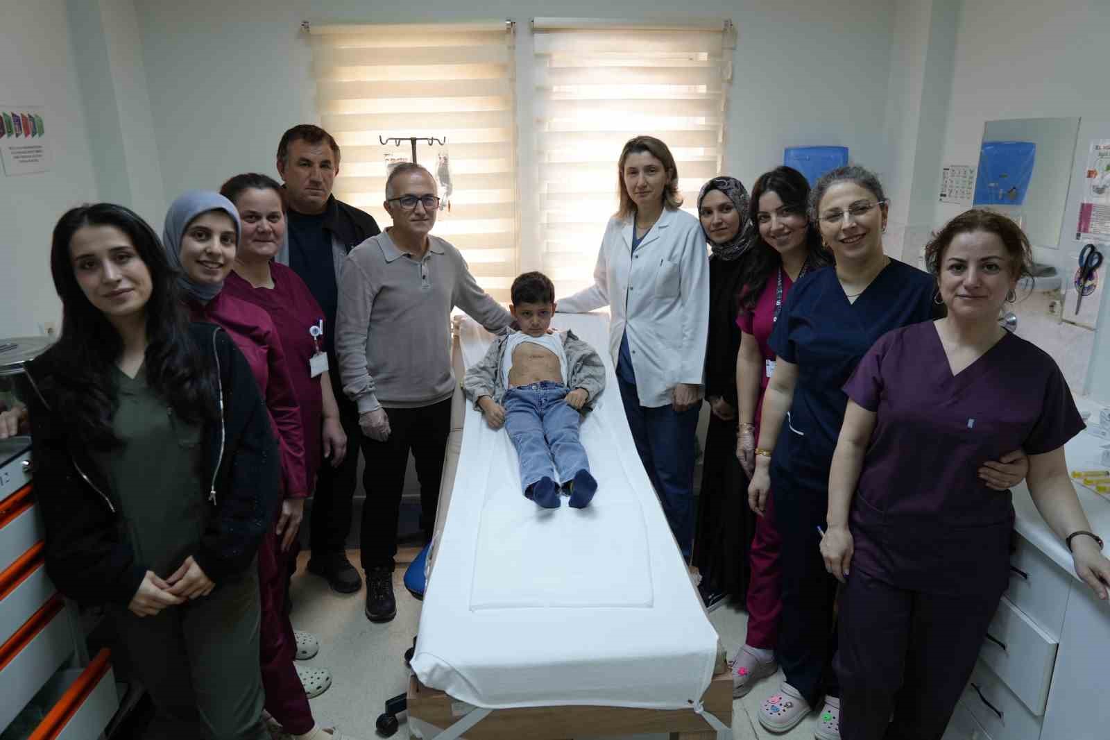 cocuklarda nadir gorulen diyafram fitigi samsunda ilk kez tedavi edildi 2 GMNIM5Ru