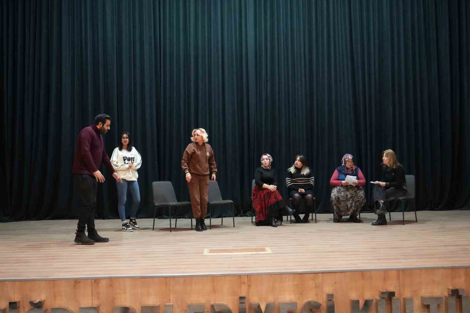 cocuklari sosyallessin diye geldi sahnenin yildizi oldu 3 NGkbH2ie
