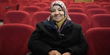 cocuklari-sosyallessin-diye-geldi-sahnenin-yildizi-oldu-8AnMLkEl.jpg
