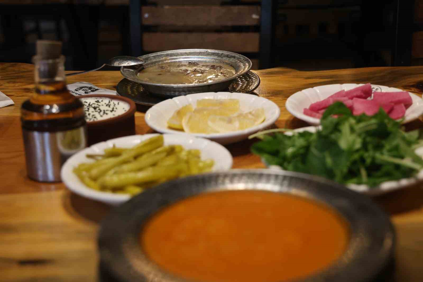 cocuklarin dahi tukettigi kis corbalari kelle ve arabasi 2 cbd9HLzE
