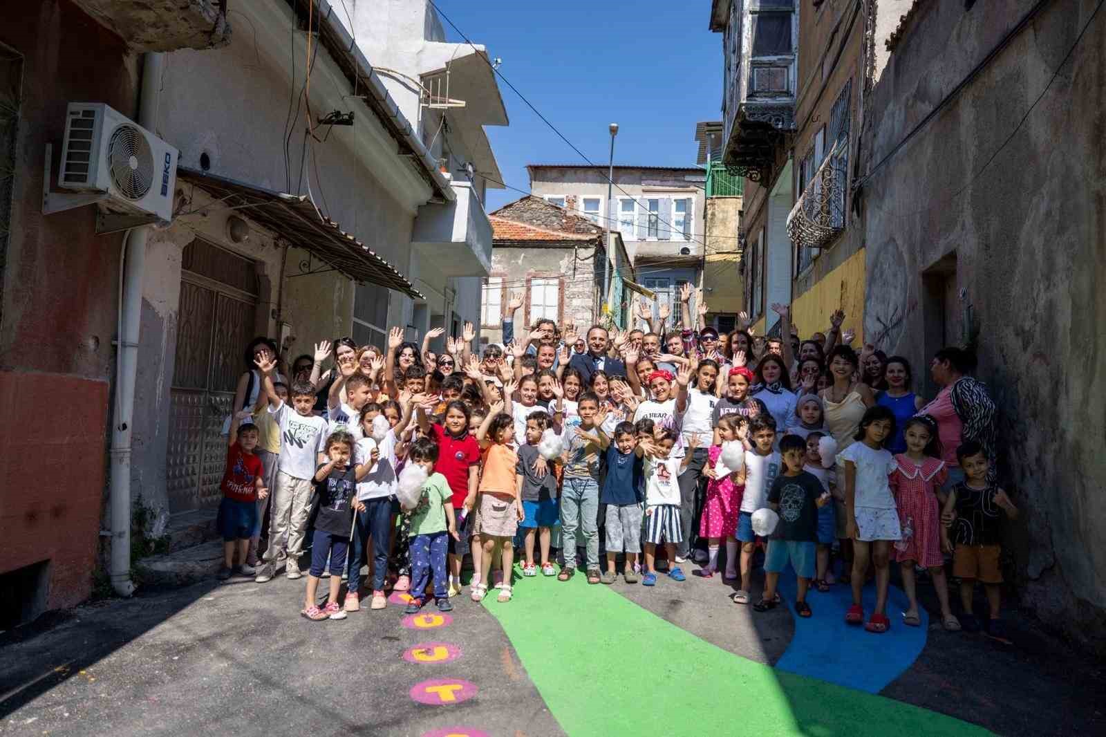 Çocukların hayalleri mahalleyi yeniden buluşturdu 4 cocuklarin hayalleri mahalleyi yeniden bulusturdu 0 jg8BH4dj