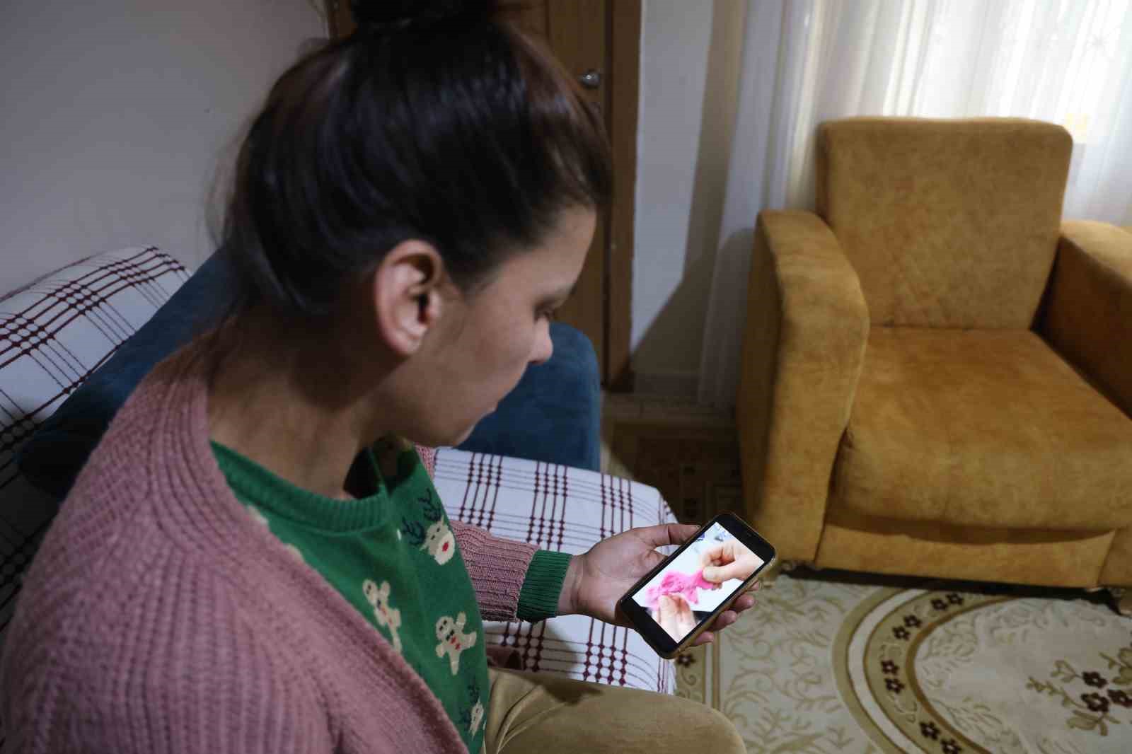 cocuklarin hevesle oynadigi oyun hamurundan cam parcaciklari cikti 1 cIr3Oc1N