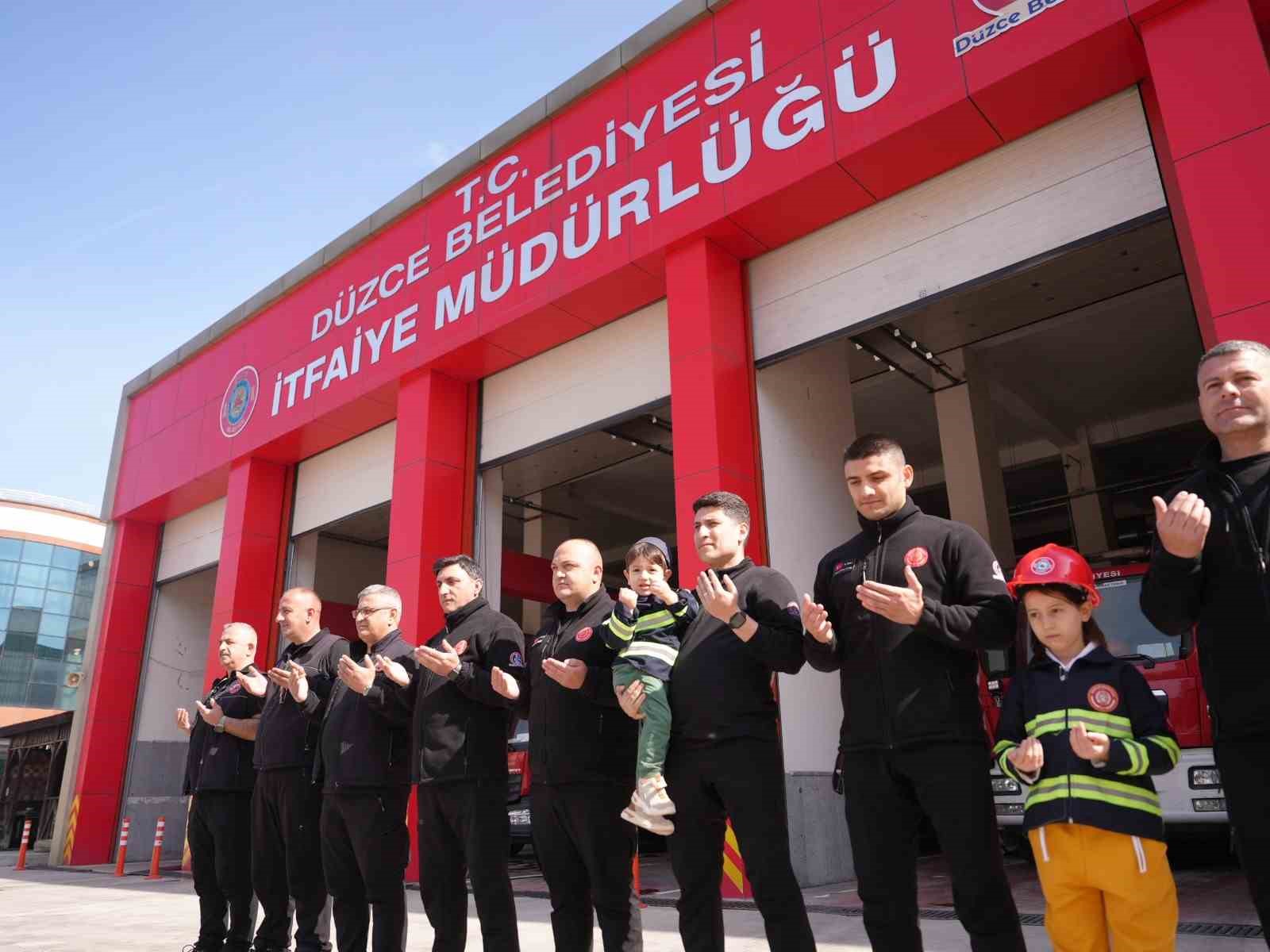 cocuklarin itfaiyeci olma hayalleri gercek oldu 4 XaEv3ssZ