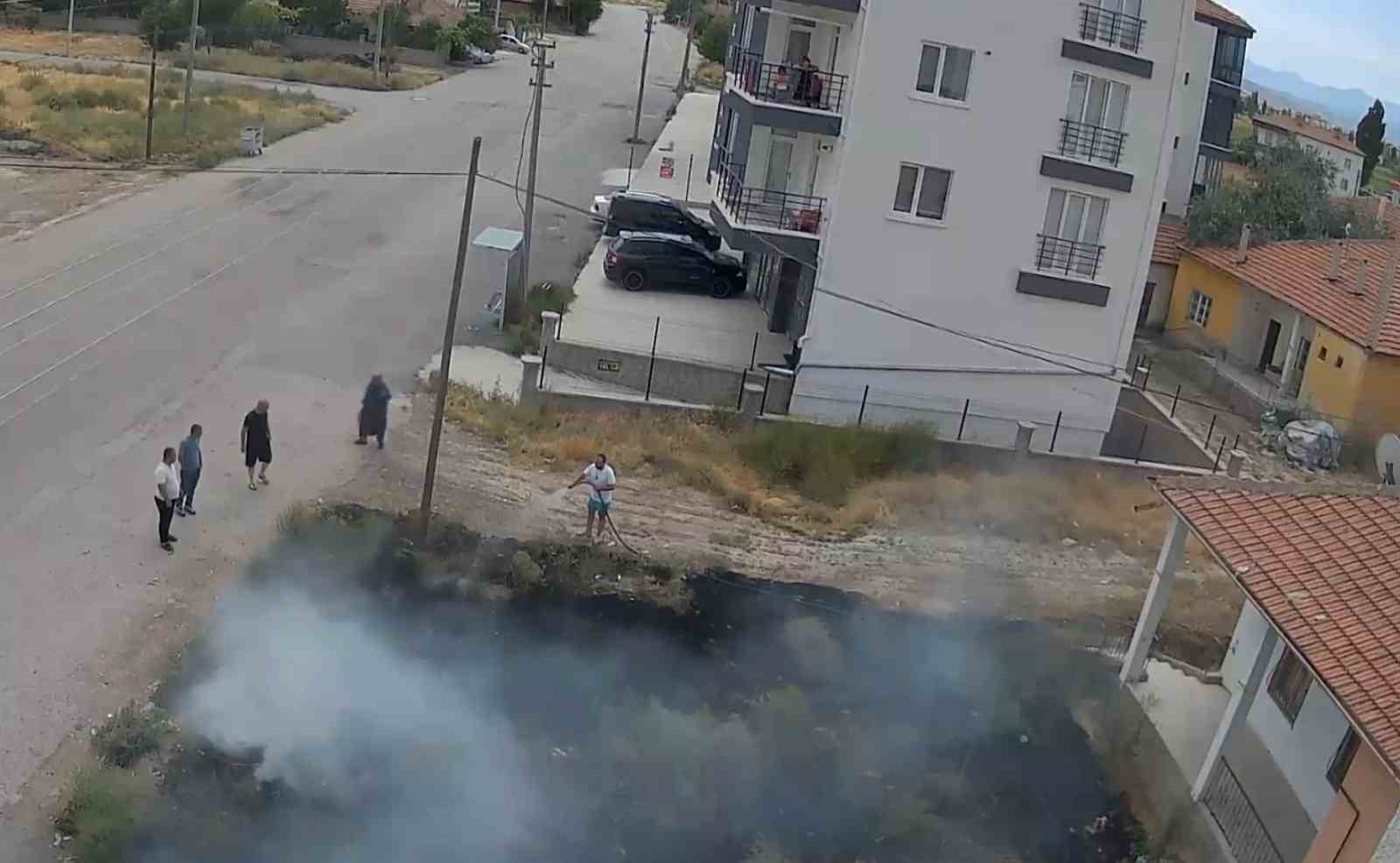 Çocukların maytapla çıkardığı ot yangını kamerada 4 cocuklarin maytapla cikardigi ot yangini kamerada 0 LJpdguFj