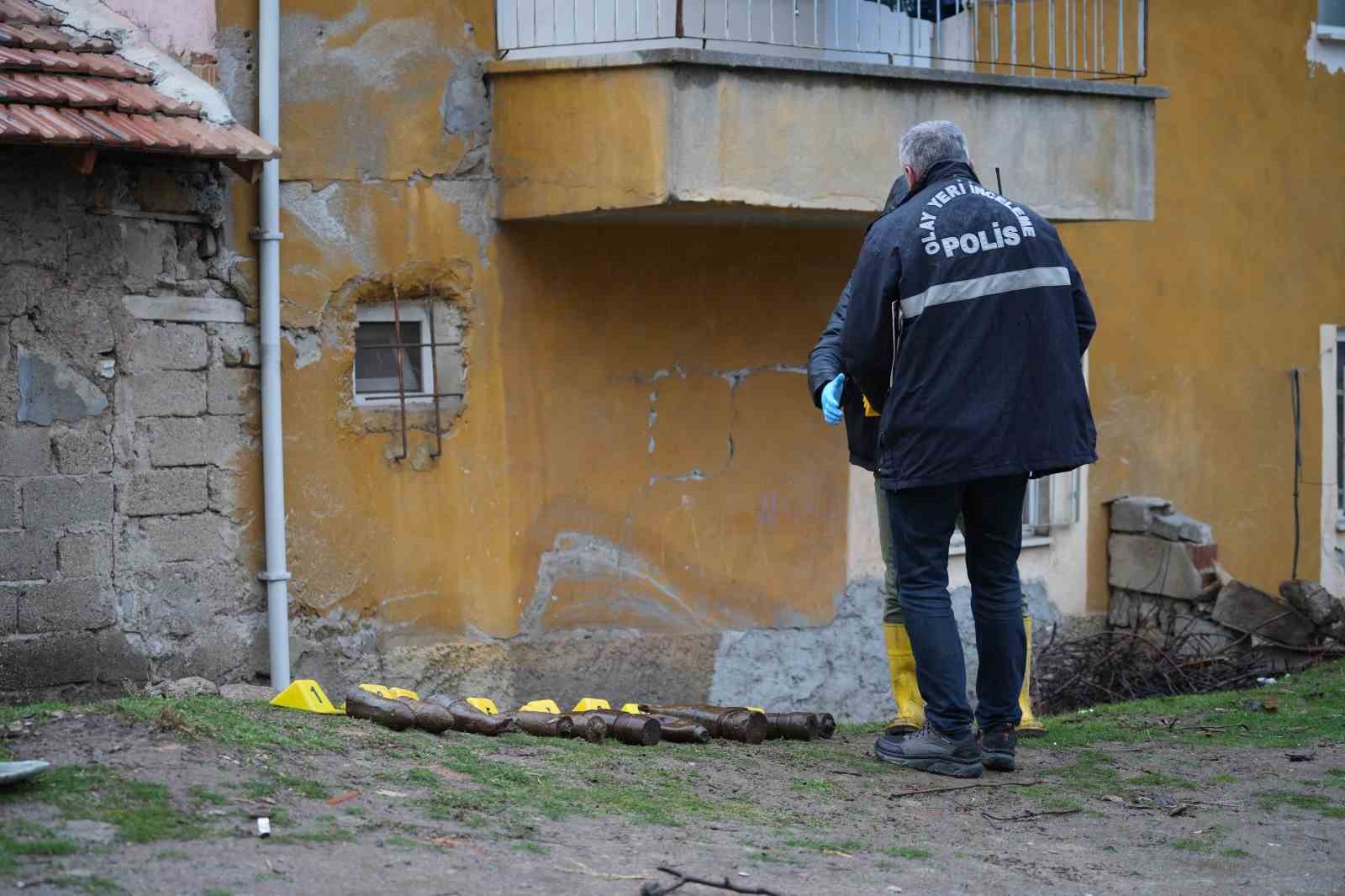 cocuklarin oynadigi cisimler muhimmat cikti 11 adet top mermisi muhafaza altina alindi 4 5ENviG7b