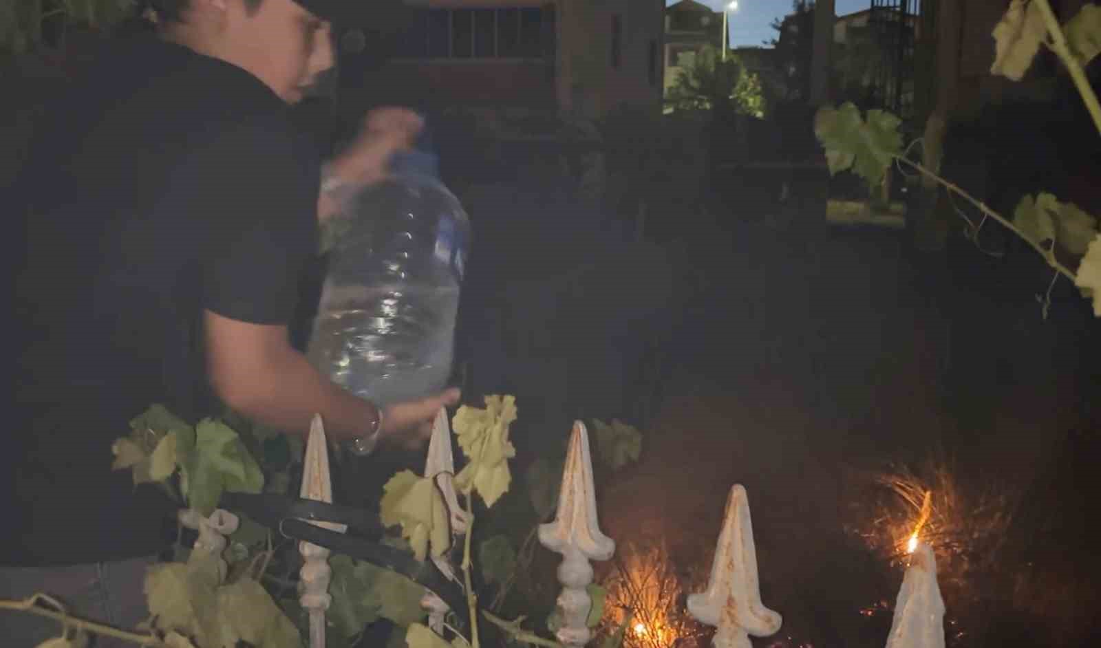 Çocukların su bidonlarıyla yangına müdahalesi kamerada 5 cocuklarin su bidonlariyla yangina mudahalesi kamerada 1 nC2GkS2A