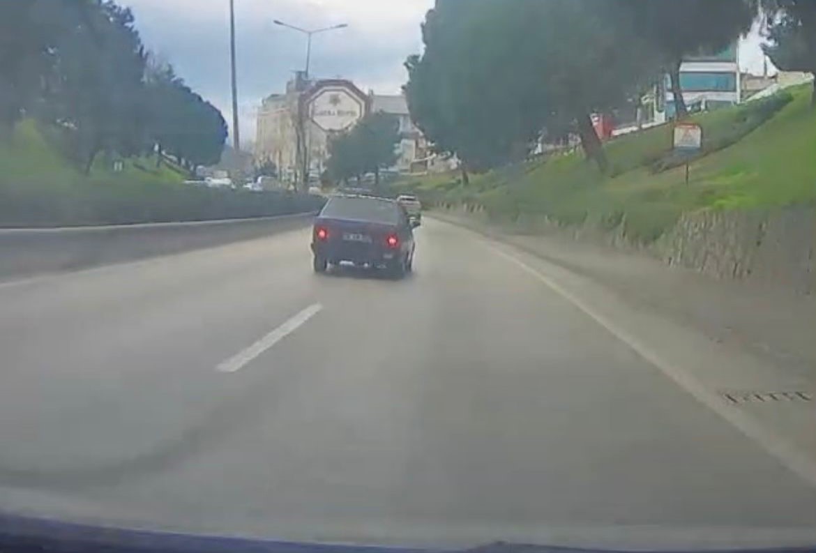 cocuklarin uzerine arac surdu hicbir sey olmamis gibi devam etti o anlar kamerada 1 NtZVD3FS