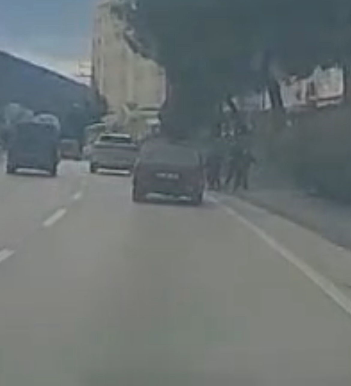 cocuklarin uzerine arac surdu hicbir sey olmamis gibi devam etti o anlar kamerada 2 Ltgt5Pfd