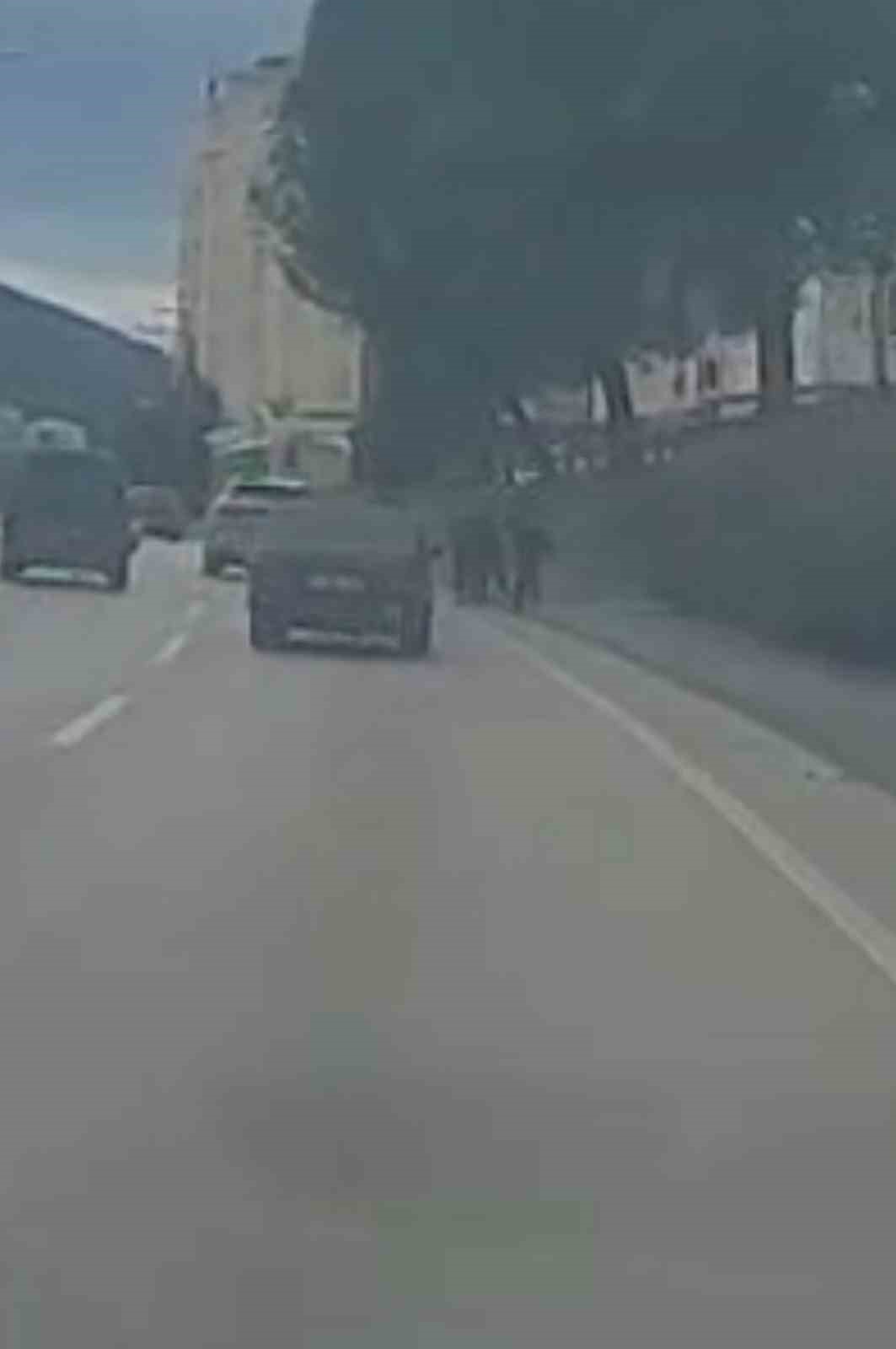 cocuklarin uzerine arac surdu hicbir sey olmamis gibi devam etti o anlar kamerada 3 tls1WE17
