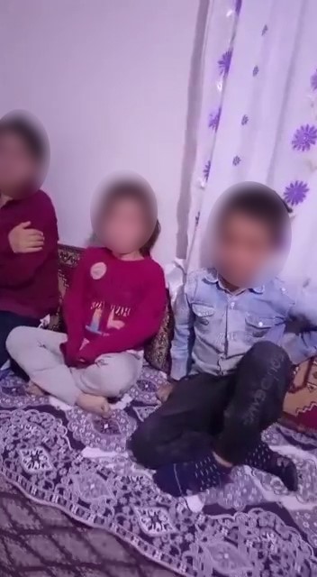 cocuklarina kemerle iskence yapip bir de cep telefonuyla kayit altina aldi 0 2WFORgeP