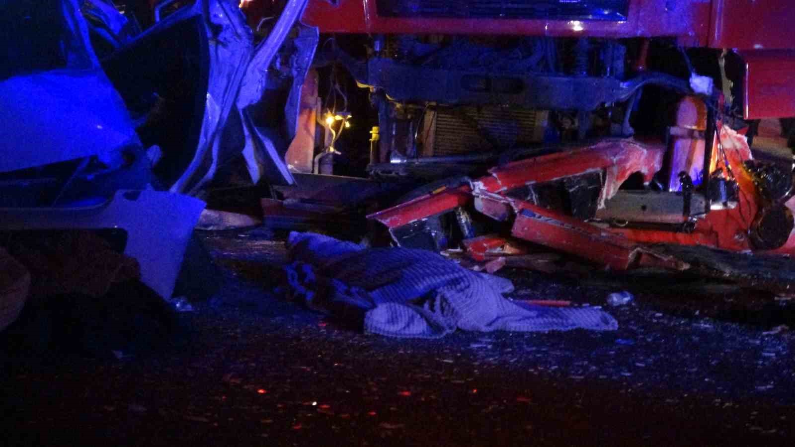 Çocuklarını korumaya çalışırken kazada hayatını kaybeden annenin cenazesi Batman’a gönderildi 6 cocuklarini korumaya calisirken kazada hayatini kaybeden annenin cenazesi batmana gonderildi 2 aDgdMqBS
