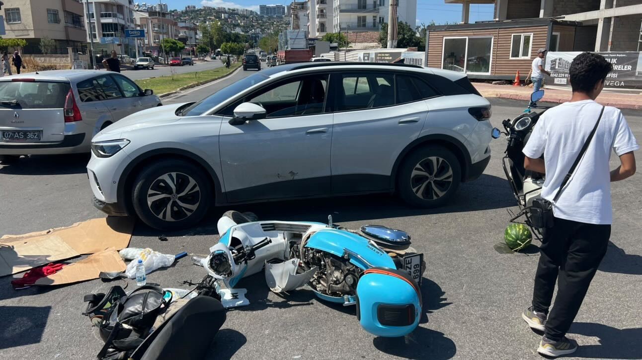 Çocuklarını okuldan almak için yola çıkan anne, motosikletiyle karıştığı kazada hayatını kaybetti 4 cocuklarini okuldan almak icin yola cikan anne motosikletiyle karistigi kazada hayatini kaybetti 0