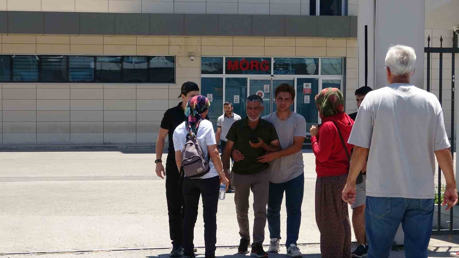 Çocuklarını okuldan almak için yola çıkan anne, motosikletiyle karıştığı kazada hayatını kaybetti 6 cocuklarini okuldan almak icin yola cikan anne motosikletiyle karistigi kazada hayatini kaybetti 2 2n7bmX5F