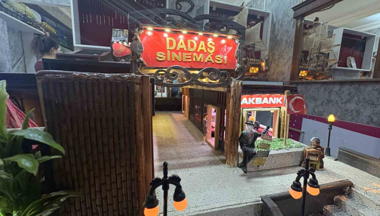 cocuklugunun hatiralarini atik malzemelerle yeniden canlandirdi 2 F3EAsEew