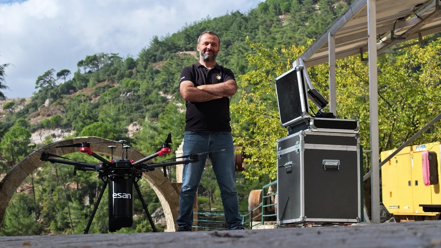 cocukluk hayali olan gokkusaginin altindan dronla gecmeyi denedi 1 zPZIHlem