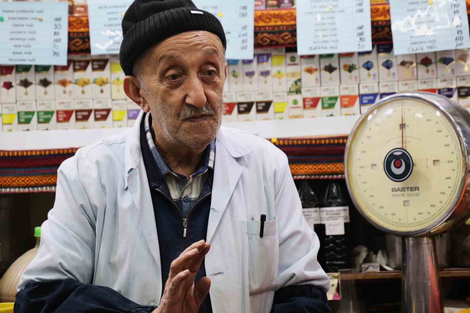 cocukluk hayali pilotluktu 60 yildir 300e yakin ucak maketi topladi 10 gGVrSJth