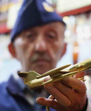 cocukluk-hayali-pilotluktu-60-yildir-300e-yakin-ucak-maketi-topladi-1UlQ9Gd5.jpg