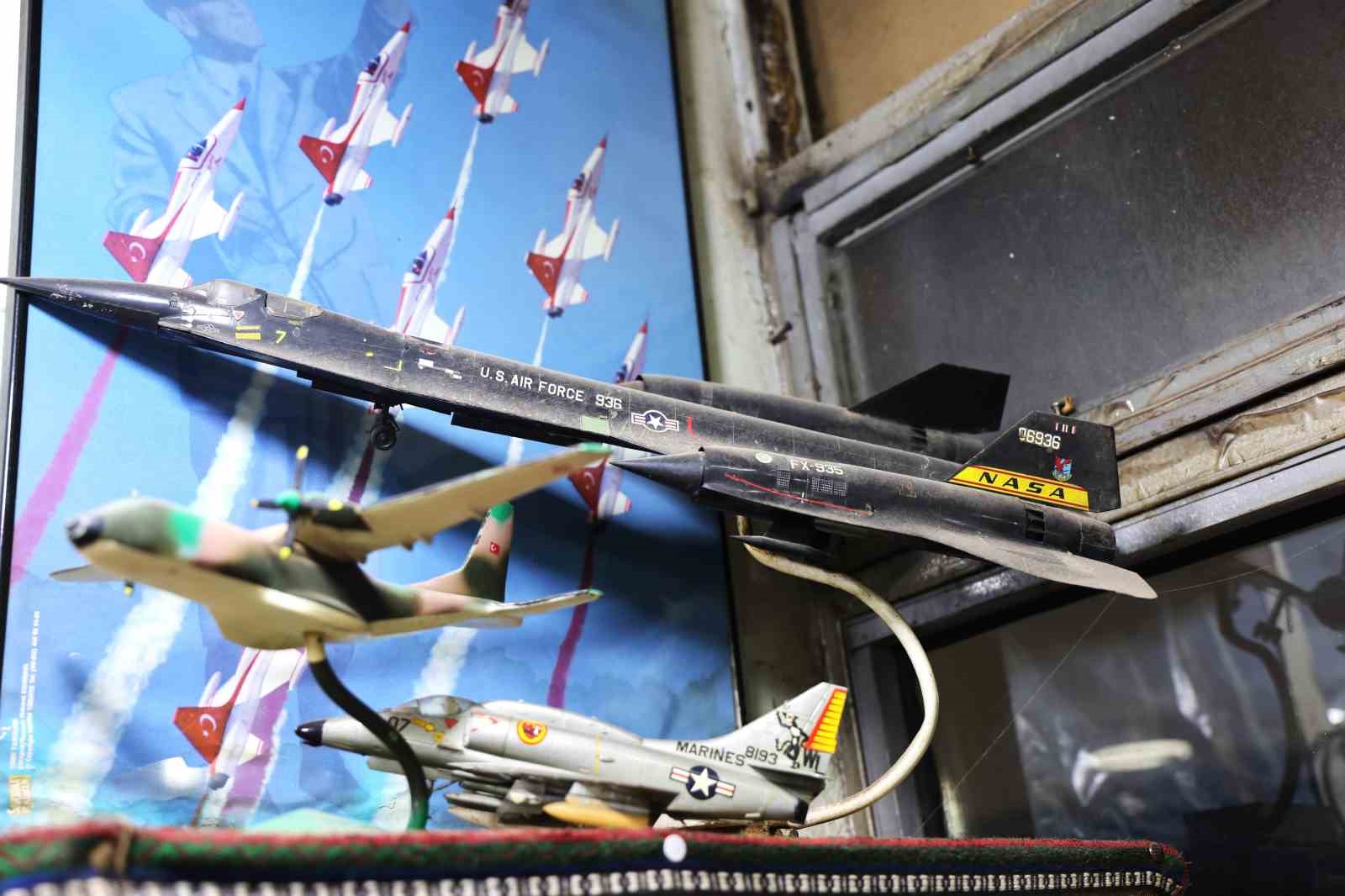 cocukluk hayali pilotluktu 60 yildir 300e yakin ucak maketi topladi 3 VvnhLUhE