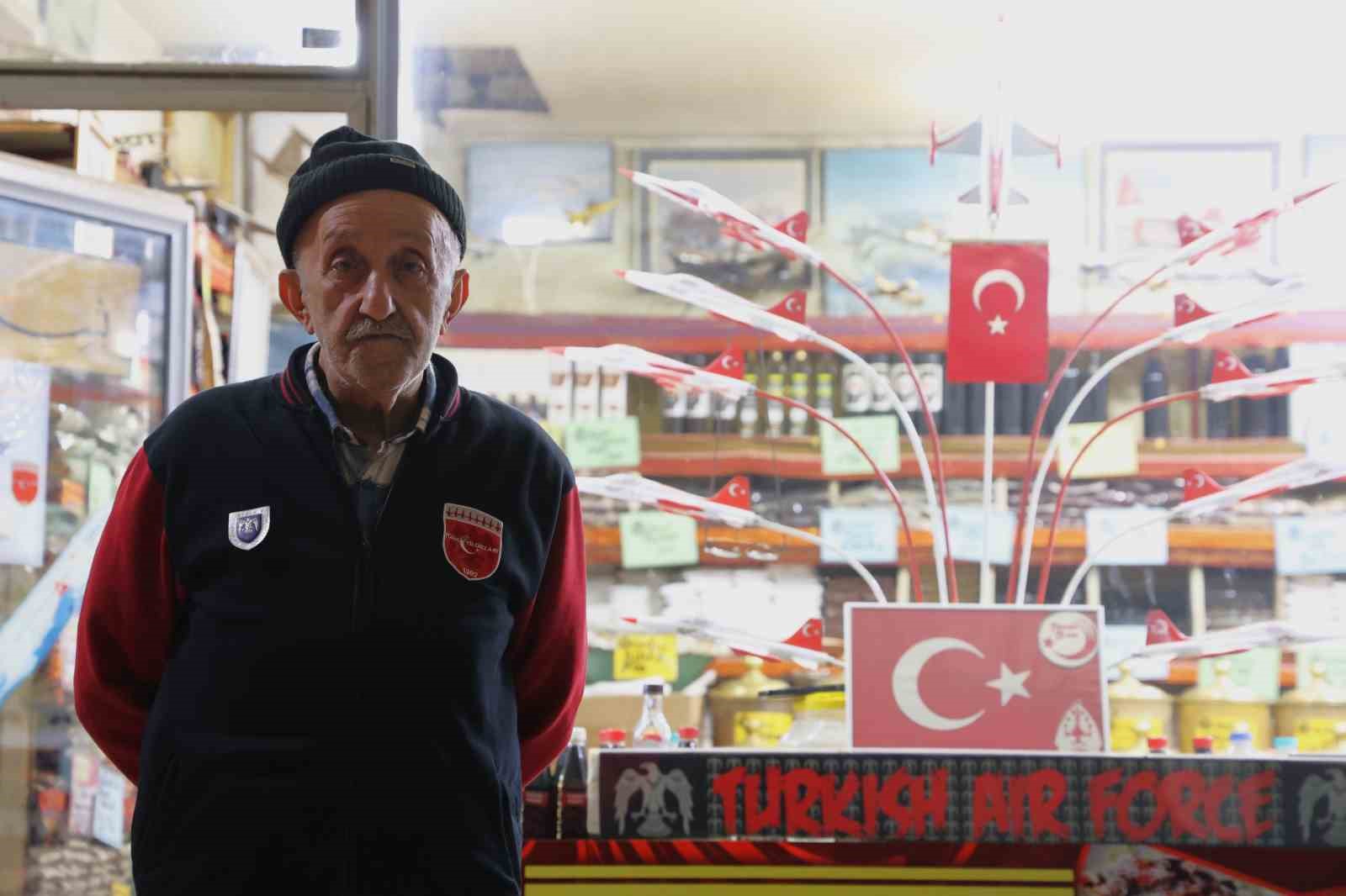 cocukluk hayali pilotluktu 60 yildir 300e yakin ucak maketi topladi 4 6vag2i7p