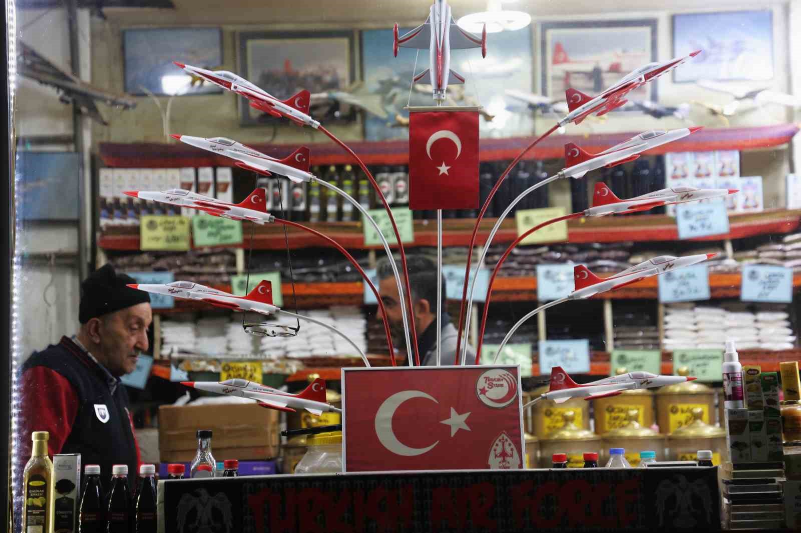 cocukluk hayali pilotluktu 60 yildir 300e yakin ucak maketi topladi 5 WrphzHTX