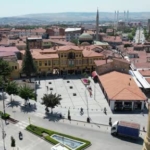 cocukluk-hayalini-emekli-olunca-gerceklestirdi-18-yildir-antika-urunleri-gelecege-tasiyor-3Jiw5KY7.jpg