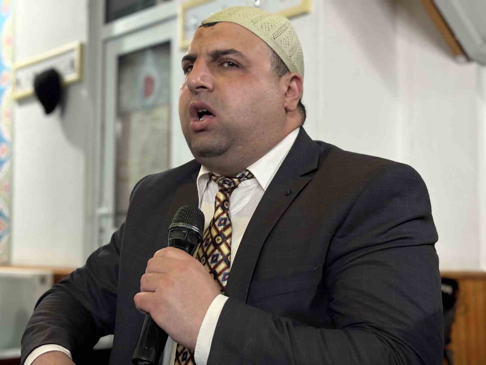 cocukluk hayalini gercege donusturen gorme engelli muezzin engelli olmak kuran okumaya engel degildir 10 mcBFk517