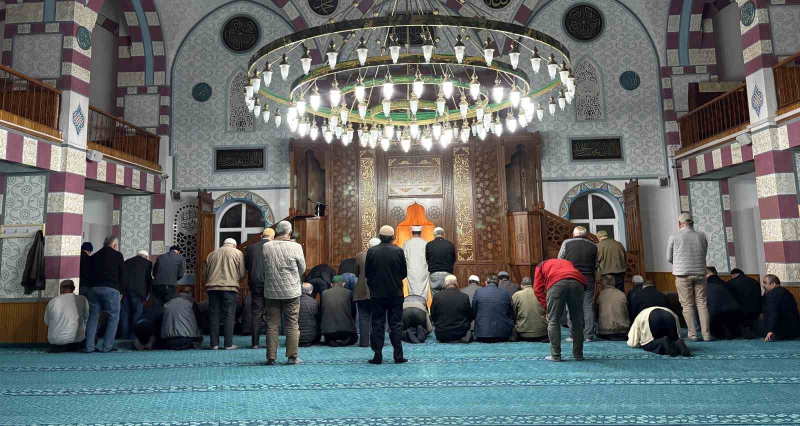 cocukluk hayalini gercege donusturen gorme engelli muezzin engelli olmak kuran okumaya engel degildir 9