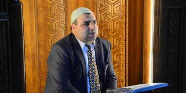 cocukluk-hayalini-gercege-donusturen-gorme-engelli-muezzin-engelli-olmak-kuran-okumaya-engel-degildir-xhiOzDPb.jpg