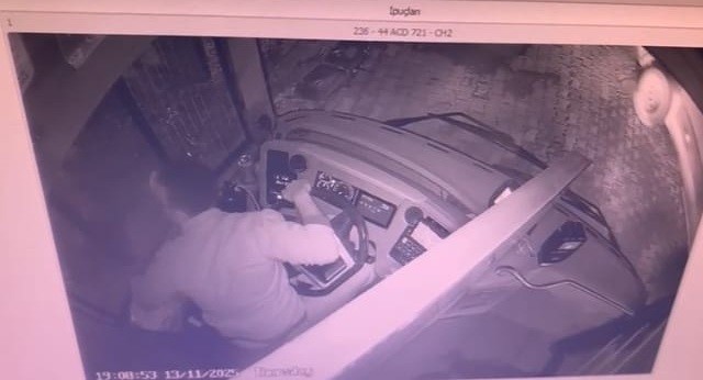 cok sayida yolcunun bulundugu otobuse silahli saldiri ani kamerada 1 uItCFJZw